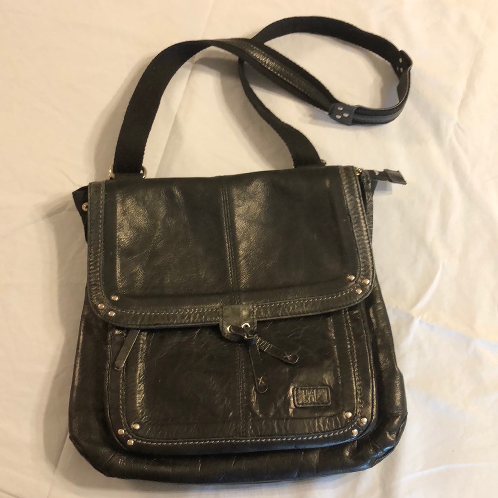 The Sak crossbody. 🖤